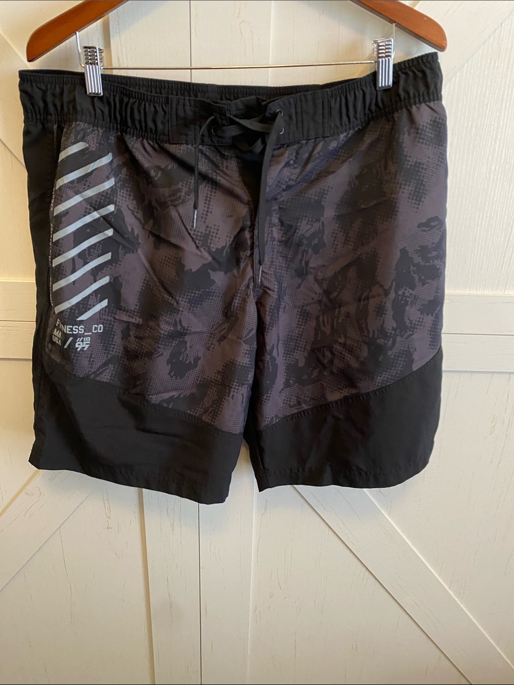 Reebok Men's Black & Gray Camo Swim Board Shorts